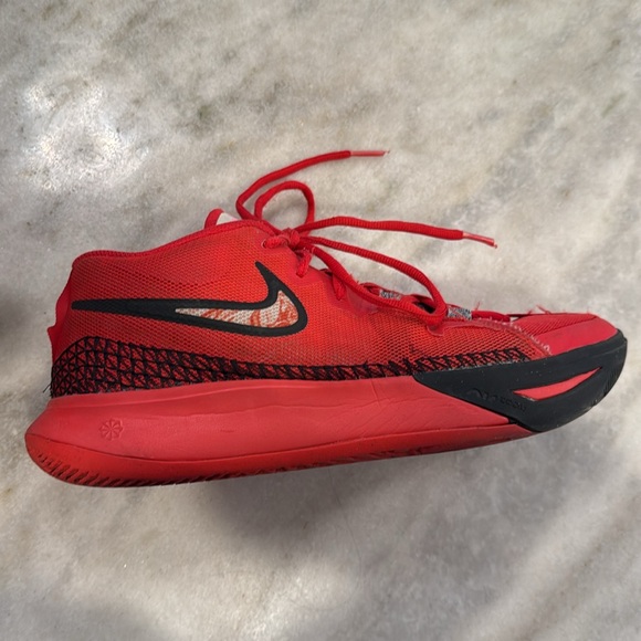 Nike Kyrie Flytrap 6 Basketball Shoes, Size 8.5 - Picture 11 of 14